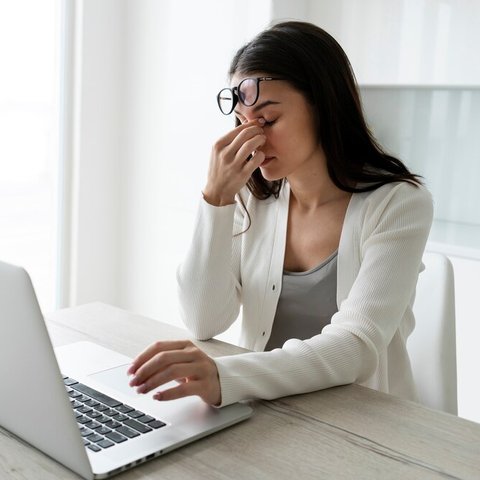 Latihan Mata Sederhana untuk Mengurangi Mata Lelah di Depan Komputer